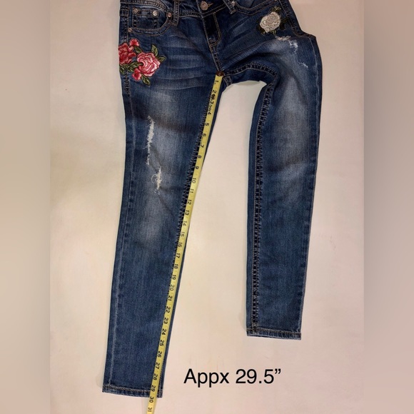 Grace in LA Distressed Floral Embroidered Skinny Jeans (25) - Picture 10 of 16